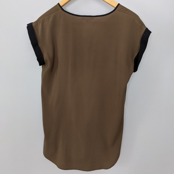 Express sleeveless top - Picture 2 of 5